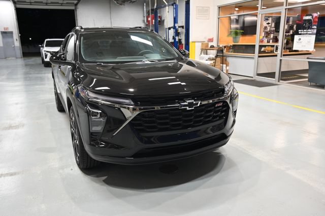 New 2026 Chevrolet Trax RS w/ Driver Confidence Package FWD image 3