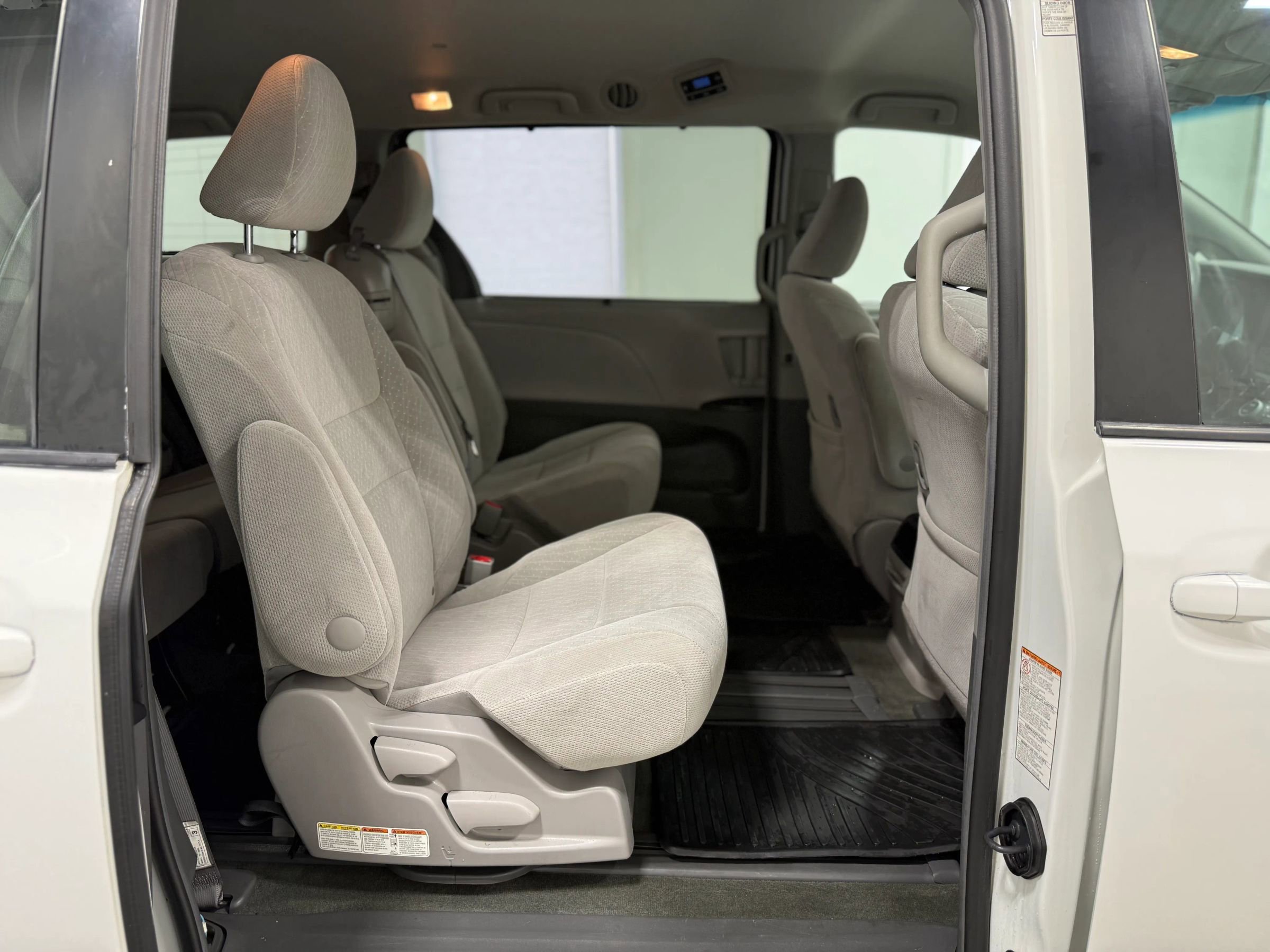 Used 2017 Toyota Sienna LE image 25