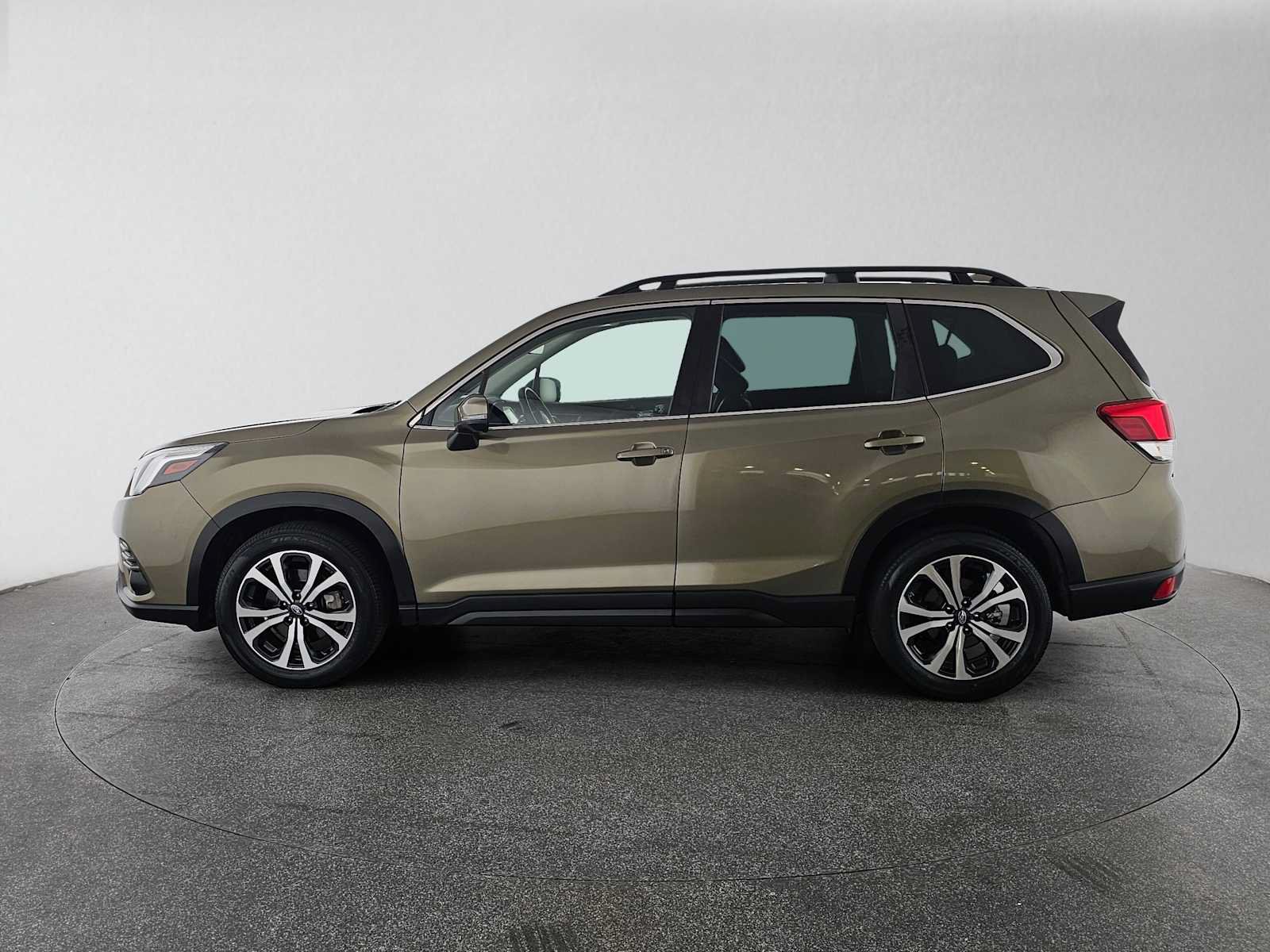 Used 2023 Subaru Forester Limited AWD/4WD image 6
