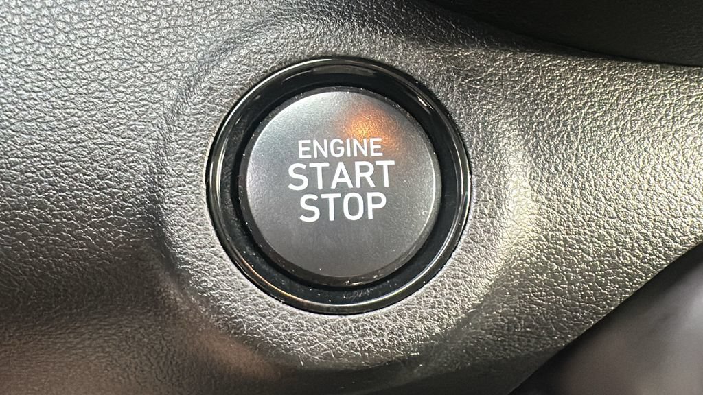 Used 2025 Hyundai Venue SEL FWD image 24