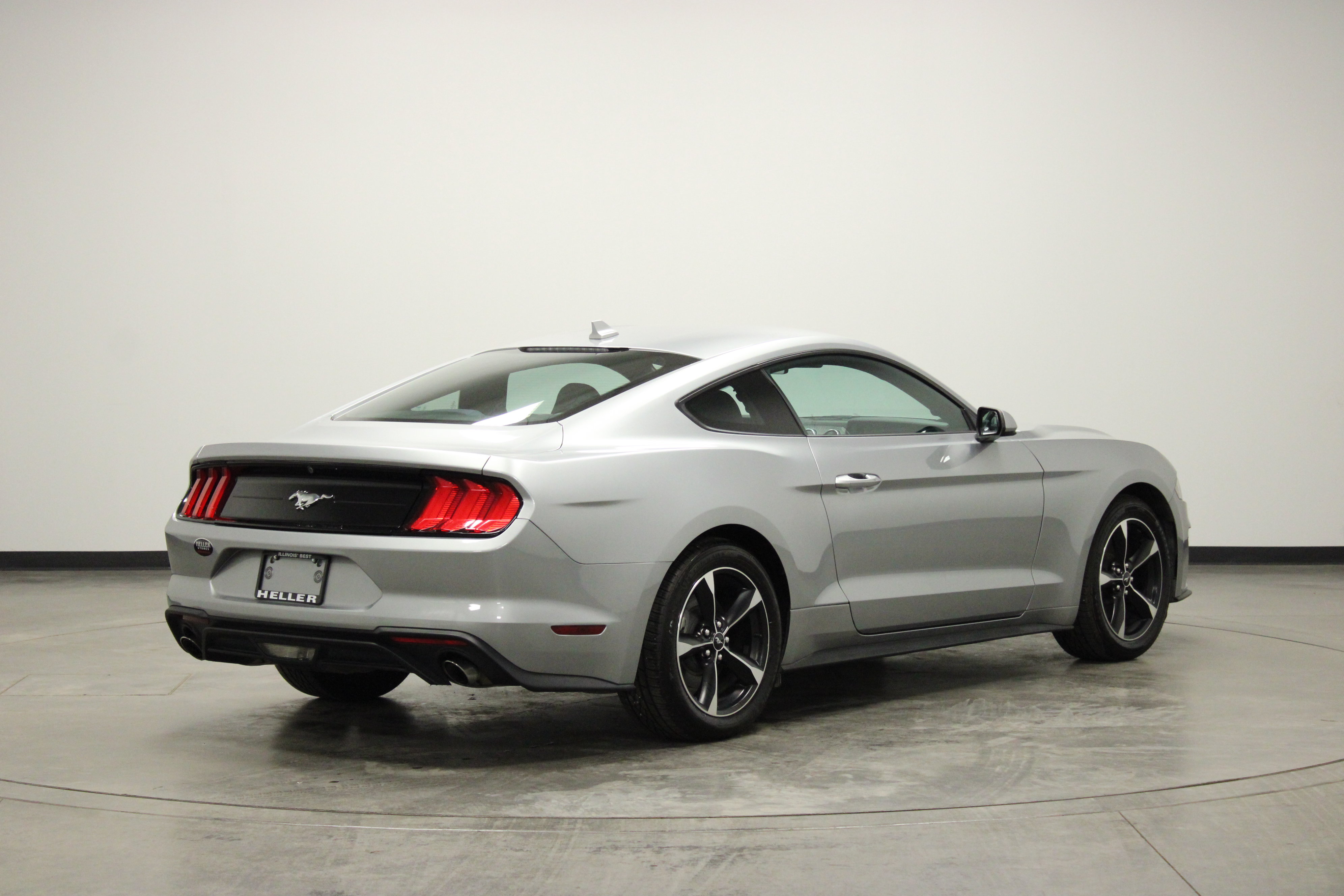 Used 2022 Ford Mustang Coupe RWD image 8