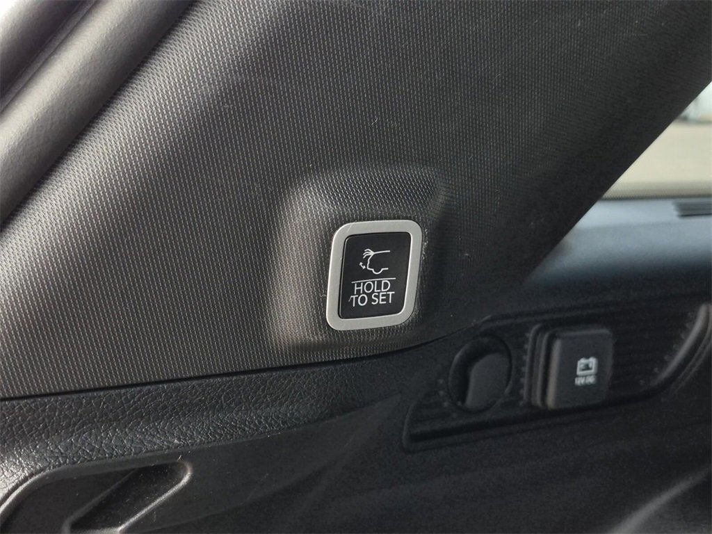 Used 2023 Jeep Grand Cherokee Altitude image 9