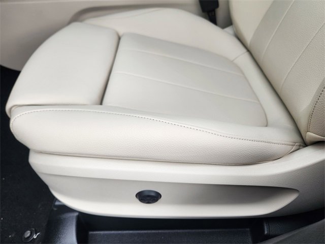 New 2026 Mercedes-Benz GLB 250 4MATIC image 9