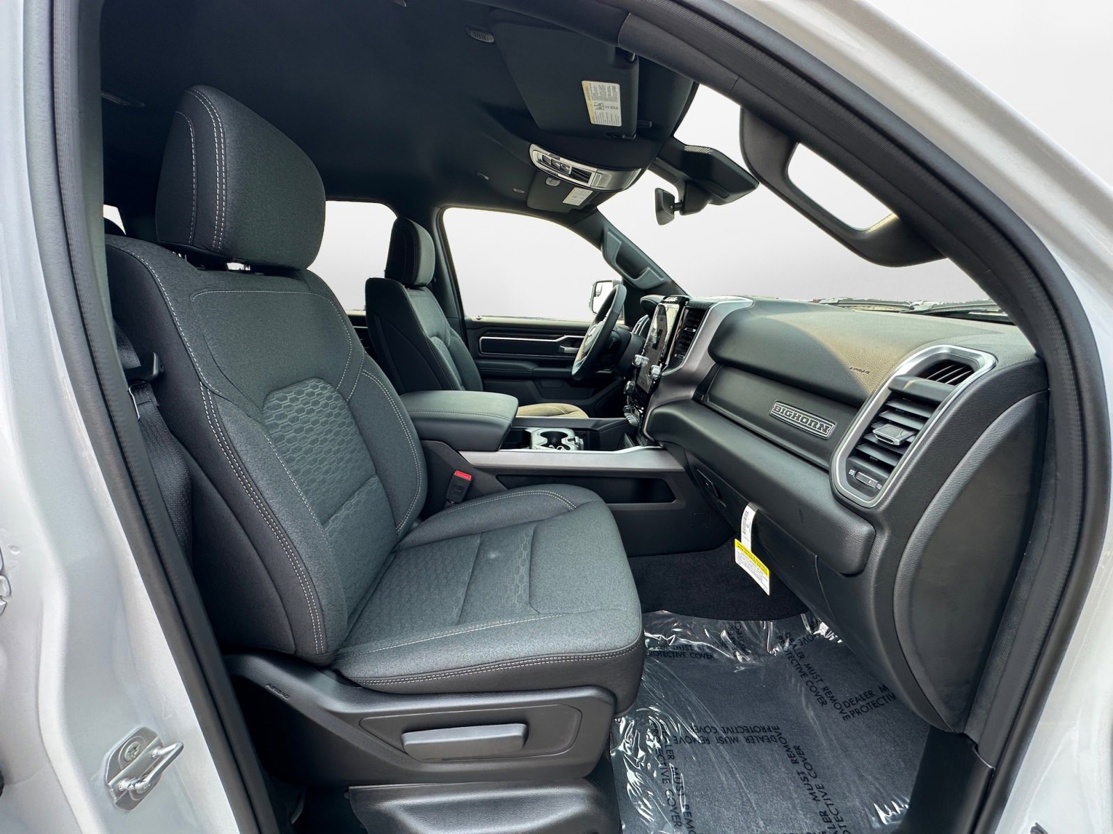 New 2026 RAM 1500 4x4 Crew Cab image 15