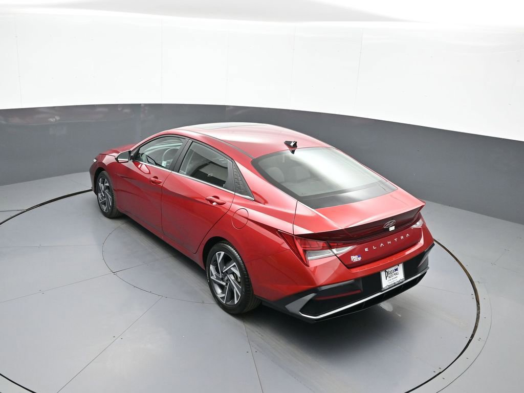 Certified 2025 Hyundai Elantra SEL image 39