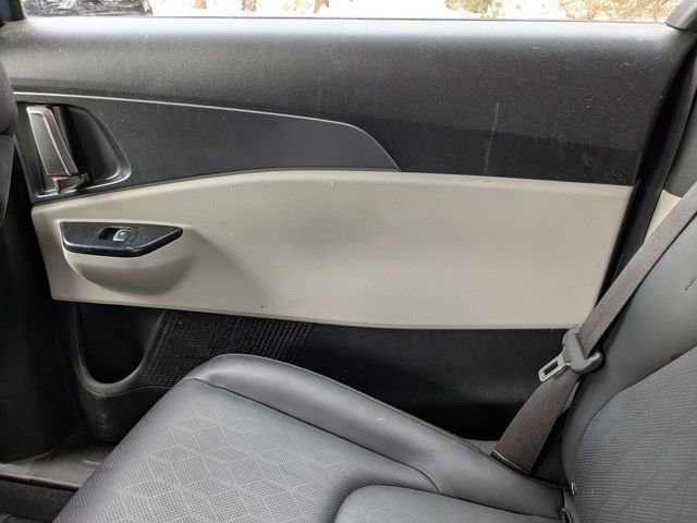 Used 2024 Kia Carnival LX image 24