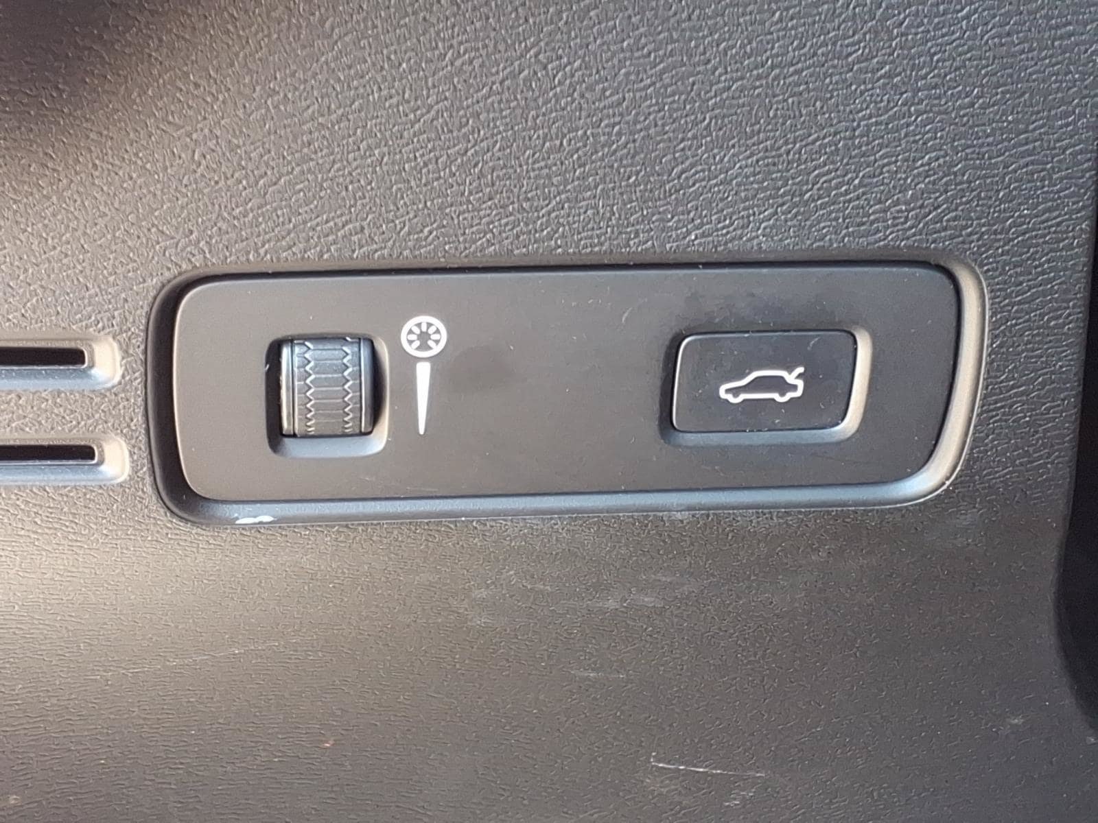 Used 2019 Volvo XC40 T4 Inscription FWD image 18