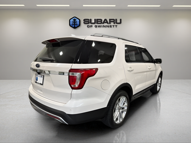 Used 2017 Ford Explorer XLT w/ Equipment Group 202A FWD image 5