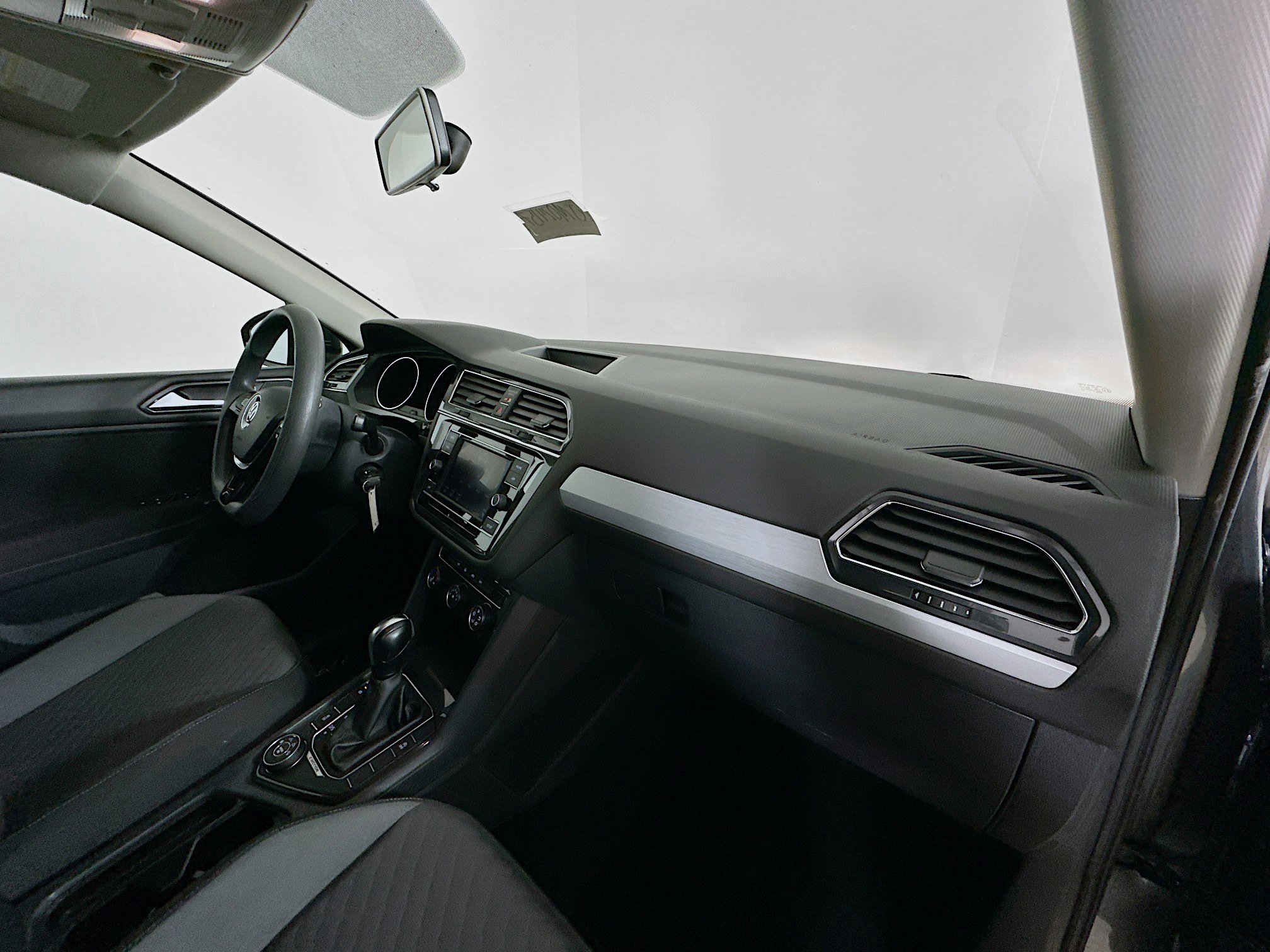 Used 2018 Volkswagen Tiguan S image 35