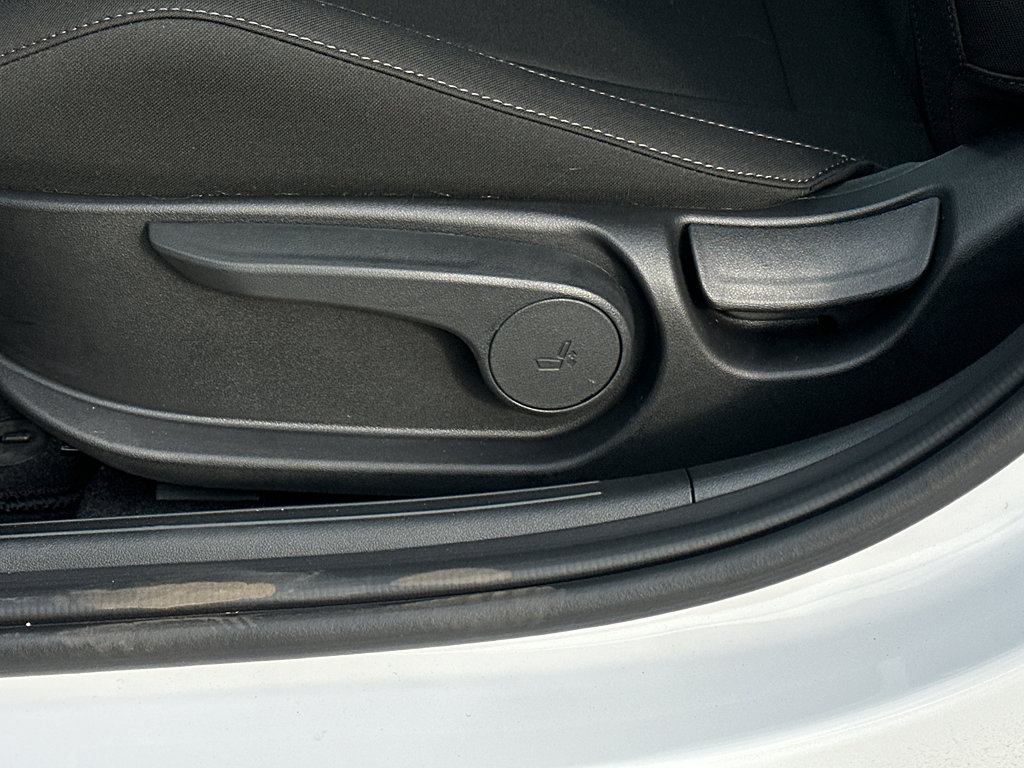 New 2025 Hyundai Elantra Sport image 25