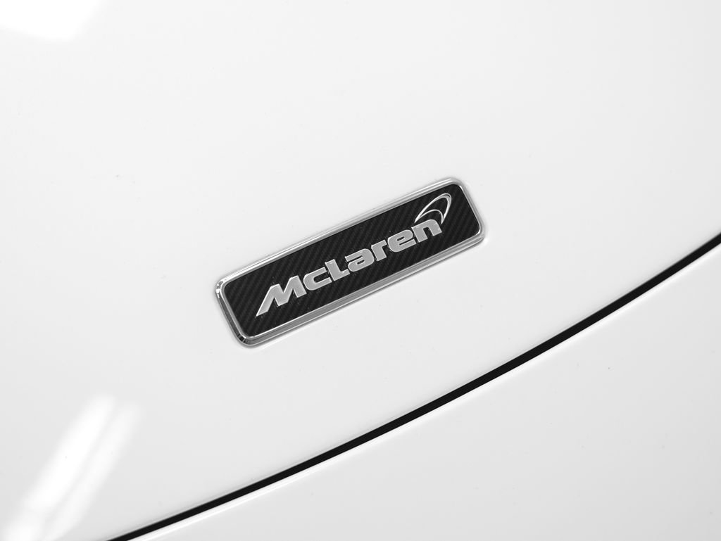 Used 2016 McLaren 675LT Spider RWD image 8