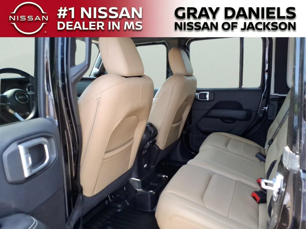Used 2019 Jeep Wrangler Unlimited Sahara AWD/4WD image 27