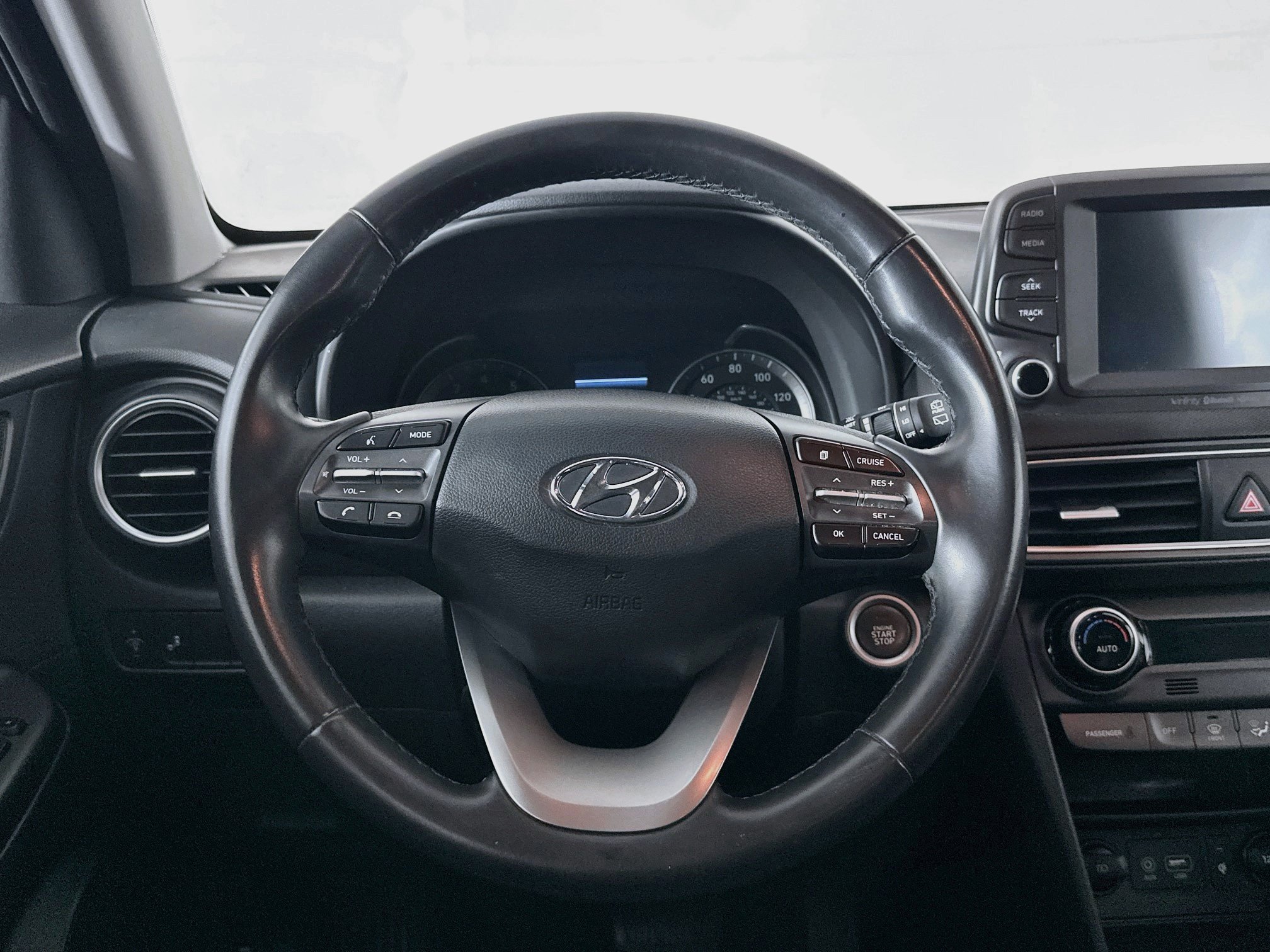 Used 2020 Hyundai Kona Limited w/ Cargo Package FWD image 18