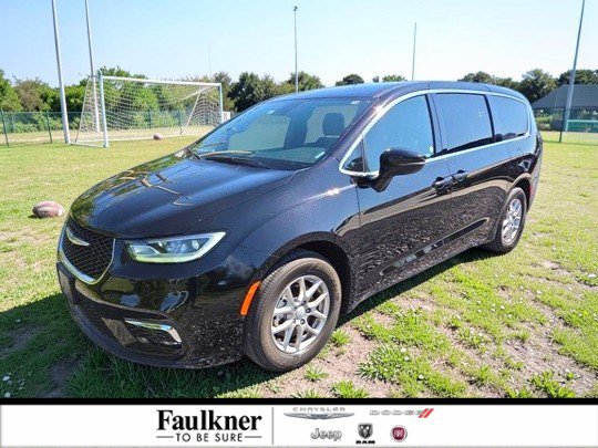 Used 2025 Chrysler Pacifica Select FWD image 1