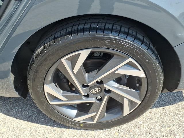 Used 2024 Hyundai Elantra SEL w/ Convenience Package FWD image 16