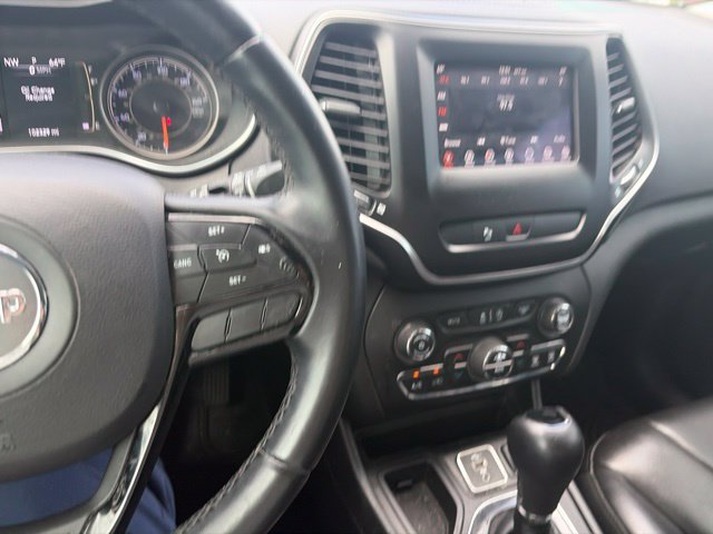 Used 2019 Jeep Cherokee Latitude Plus FWD image 19