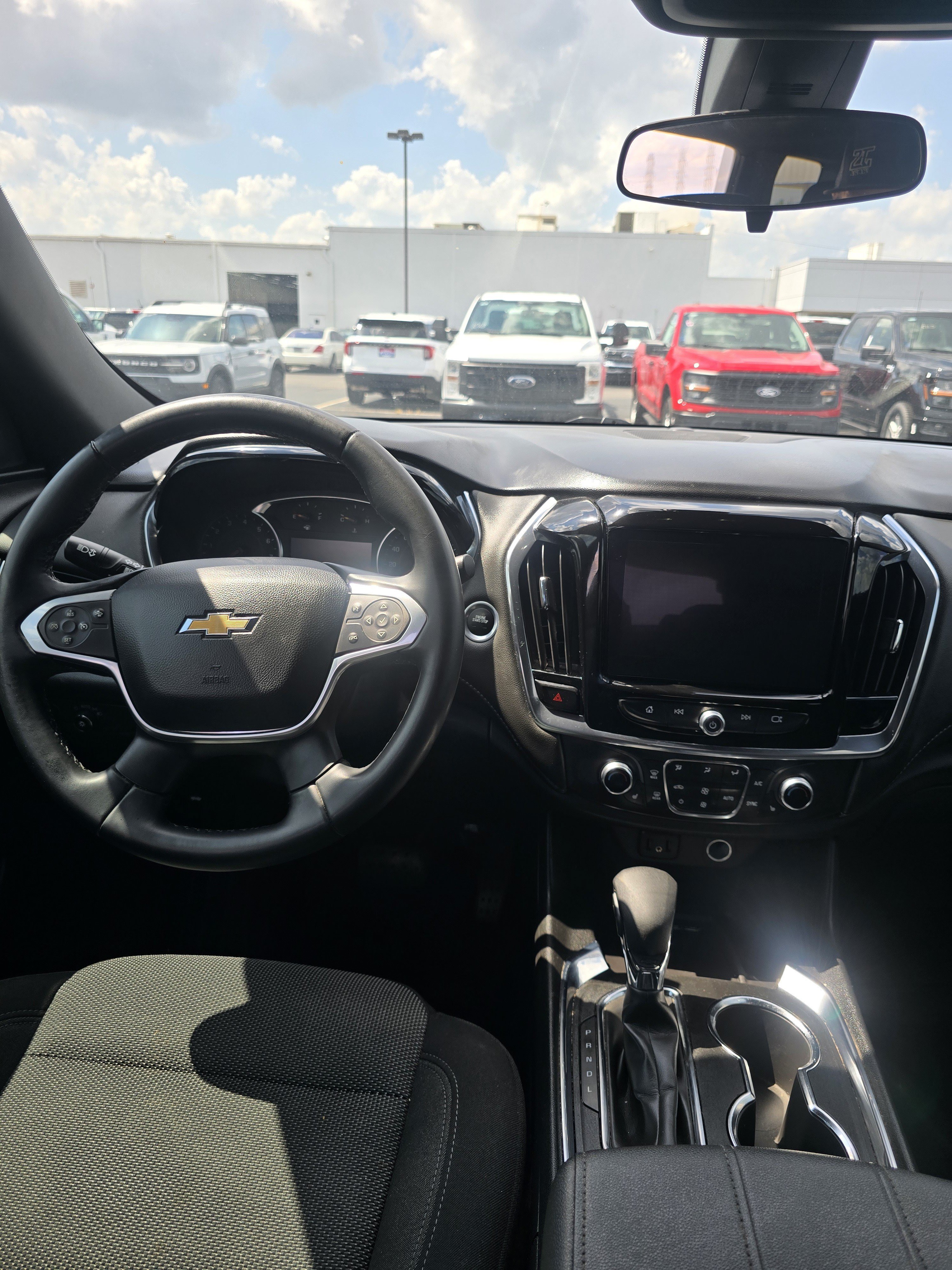Used 2023 Chevrolet Traverse LT FWD image 12
