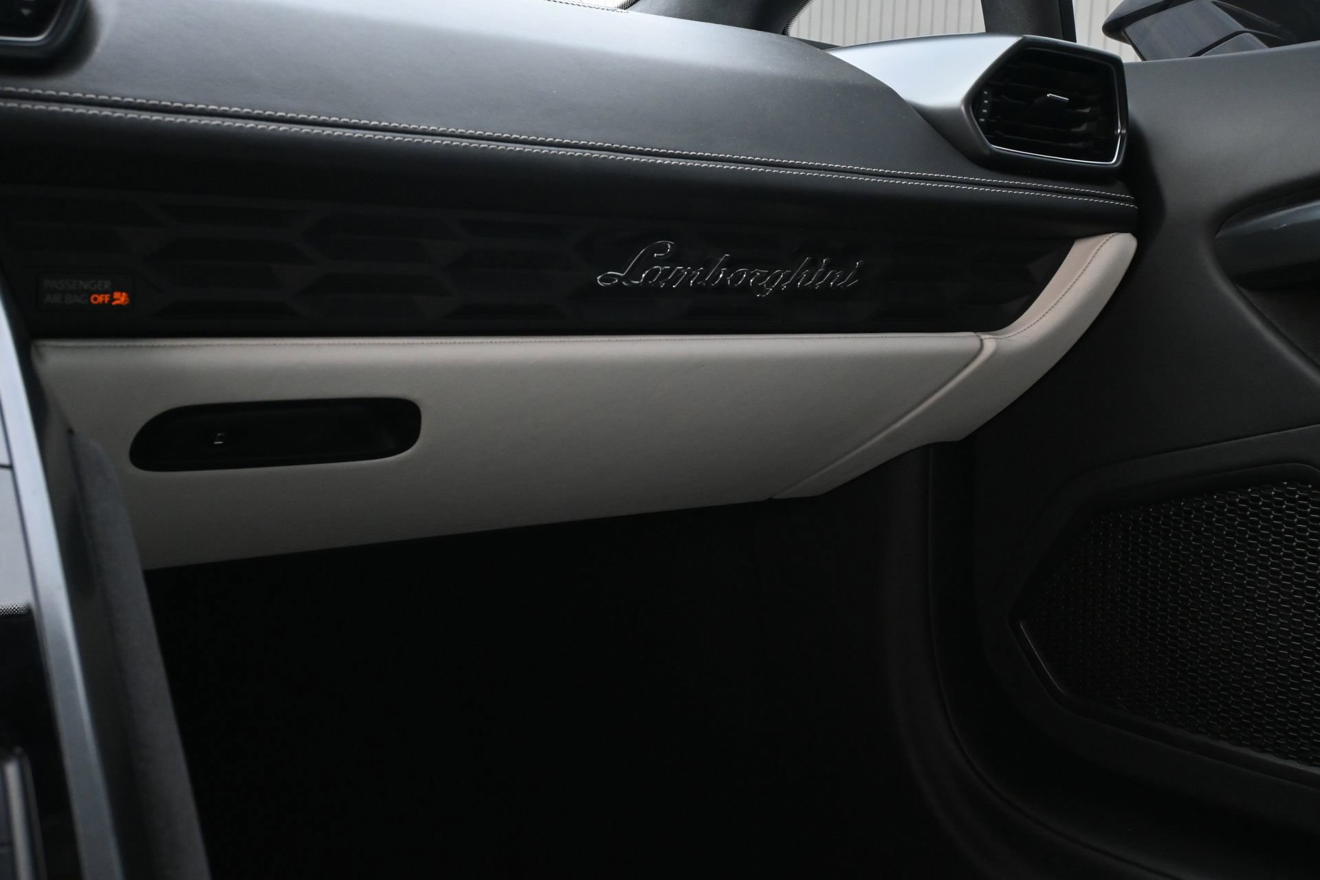 Used 2015 Lamborghini Huracan LP 610-4 AWD/4WD image 8