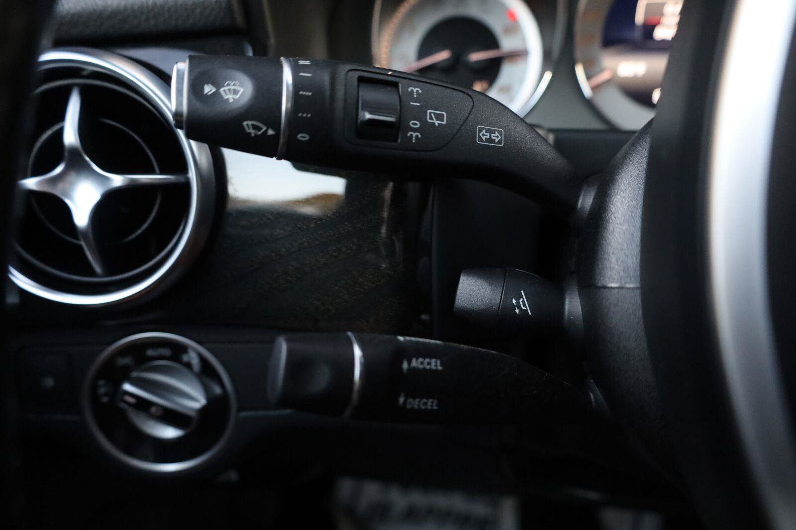 Used 2015 Mercedes-Benz GLK 350 4MATIC image 36