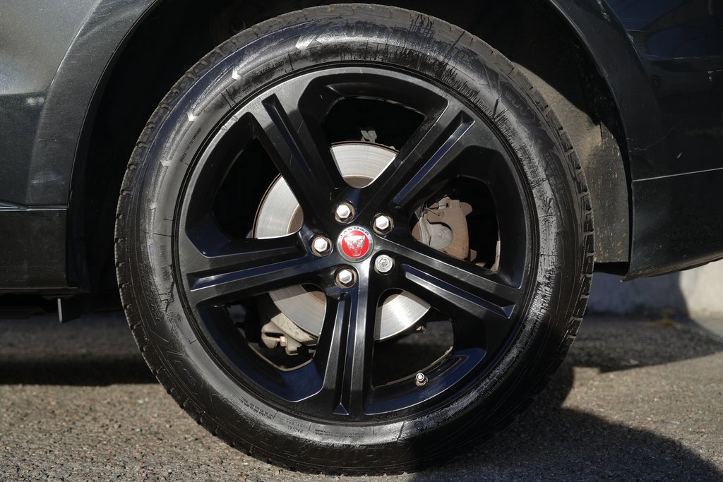 Used 2017 Jaguar F-PACE R-Sport image 14