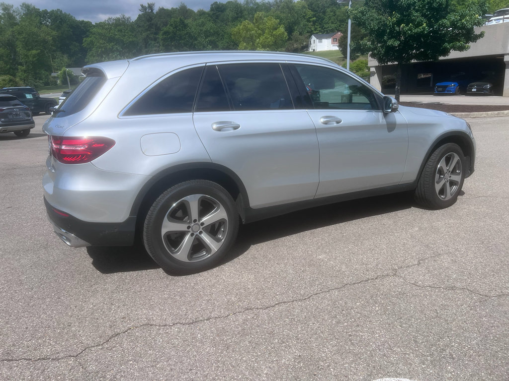Used 2017 Mercedes-Benz GLC 300 4MATIC image 4