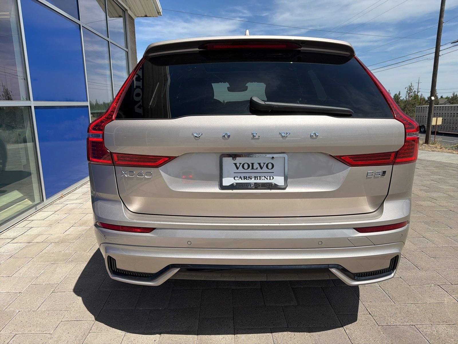 Used 2025 Volvo XC60 B5 Core AWD/4WD image 6