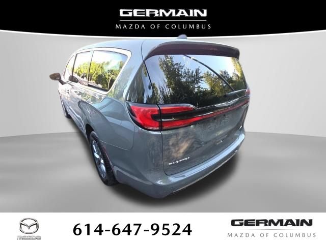 Used 2023 Chrysler Pacifica Touring-L AWD/4WD image 6