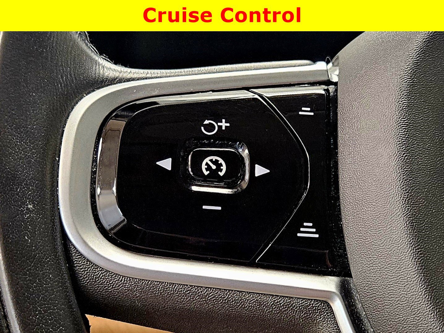 Used 2021 Volvo XC90 T6 Momentum w/ Protection Package Premier image 34