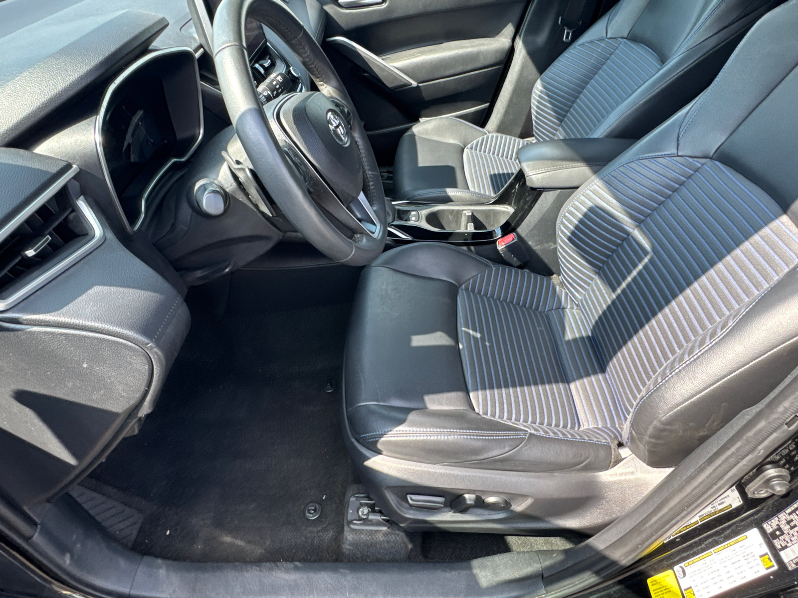 Used 2024 Toyota Corolla Cross AWD Hybrid image 9