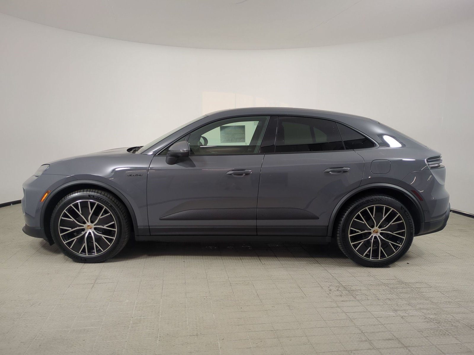 New 2026 Porsche Macan Electric RWD image 2
