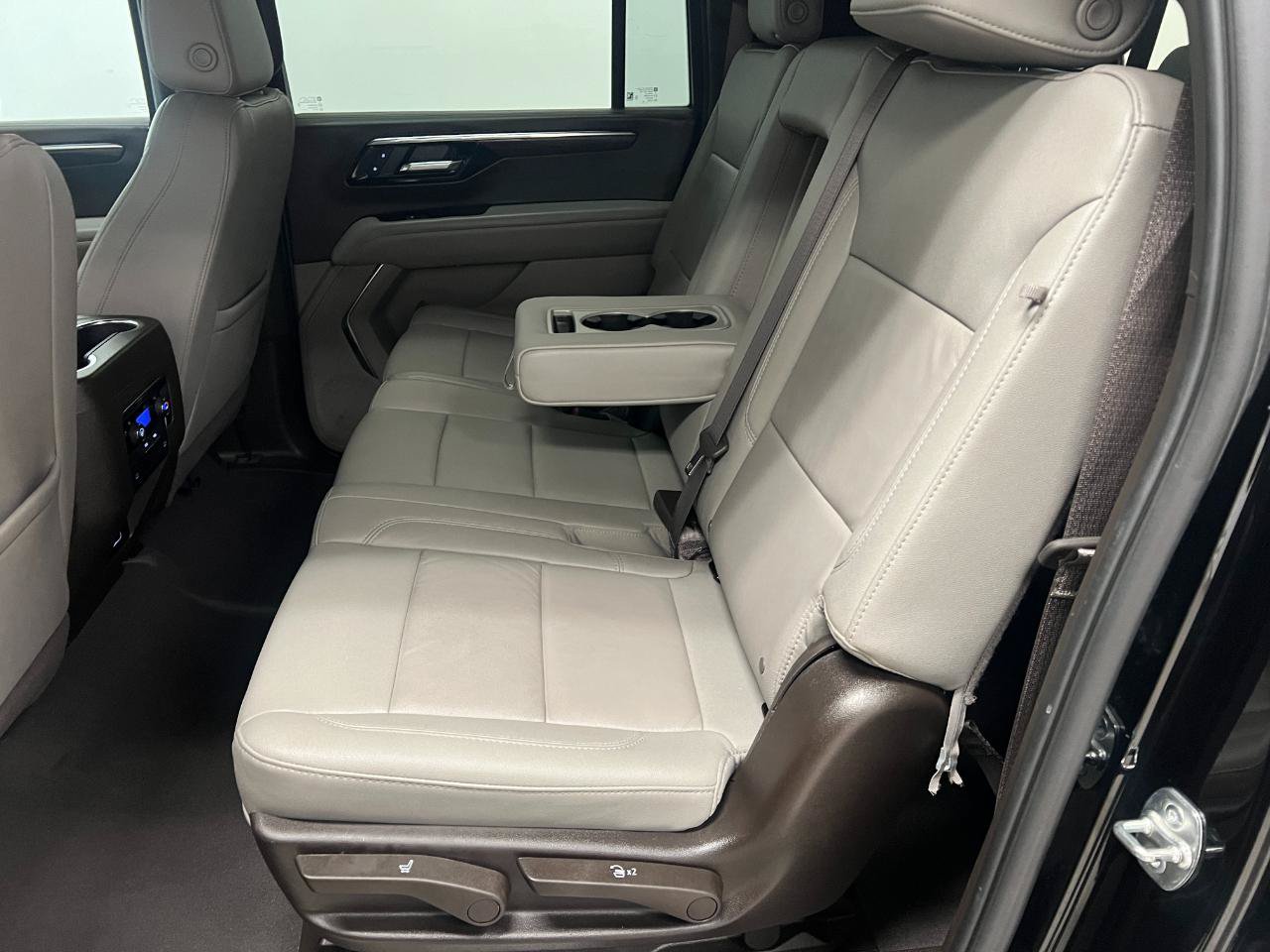 Used 2025 Chevrolet Suburban LT AWD/4WD image 30