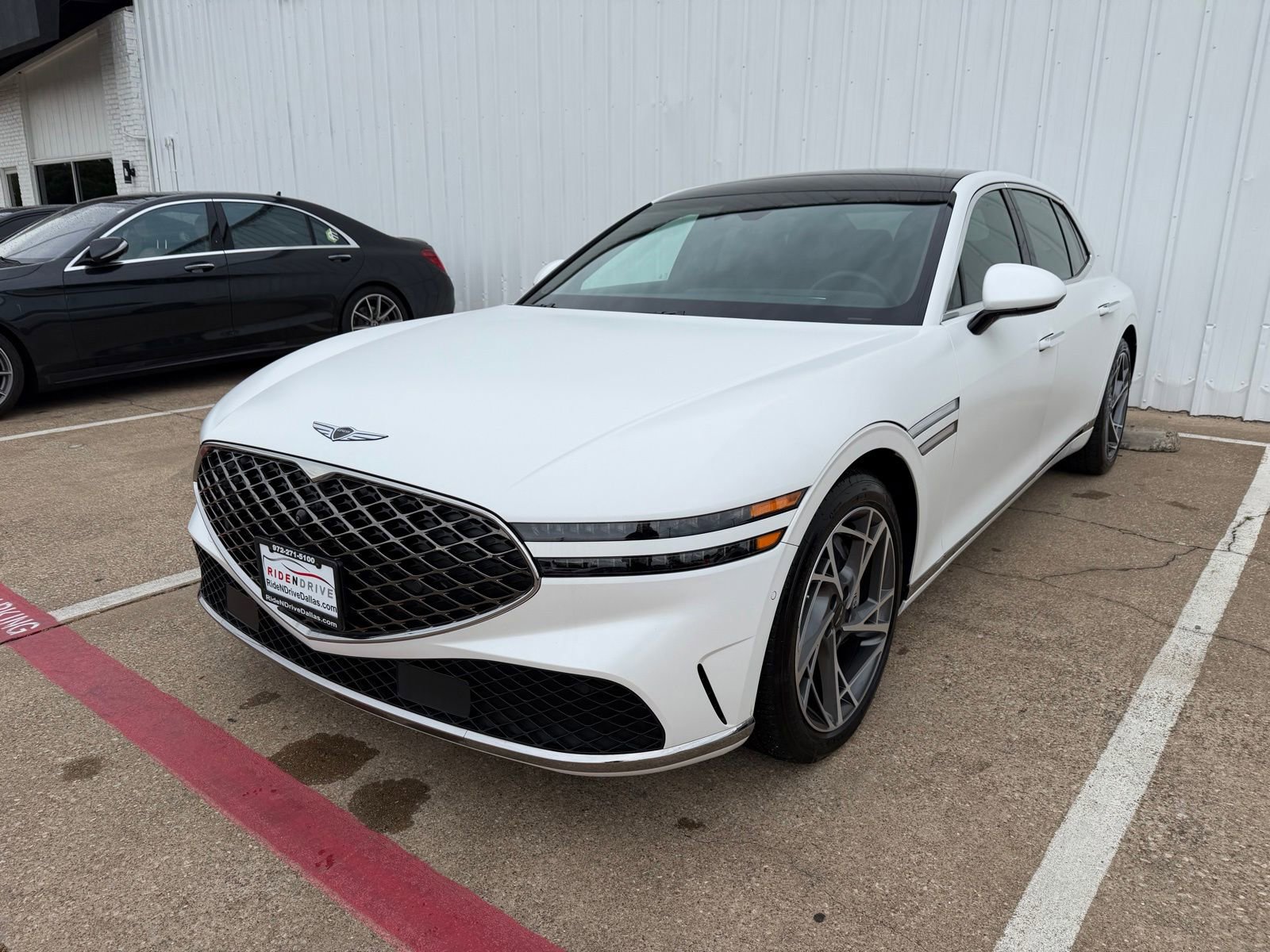 Used 2023 Genesis G90 3.5T AWD/4WD image 1
