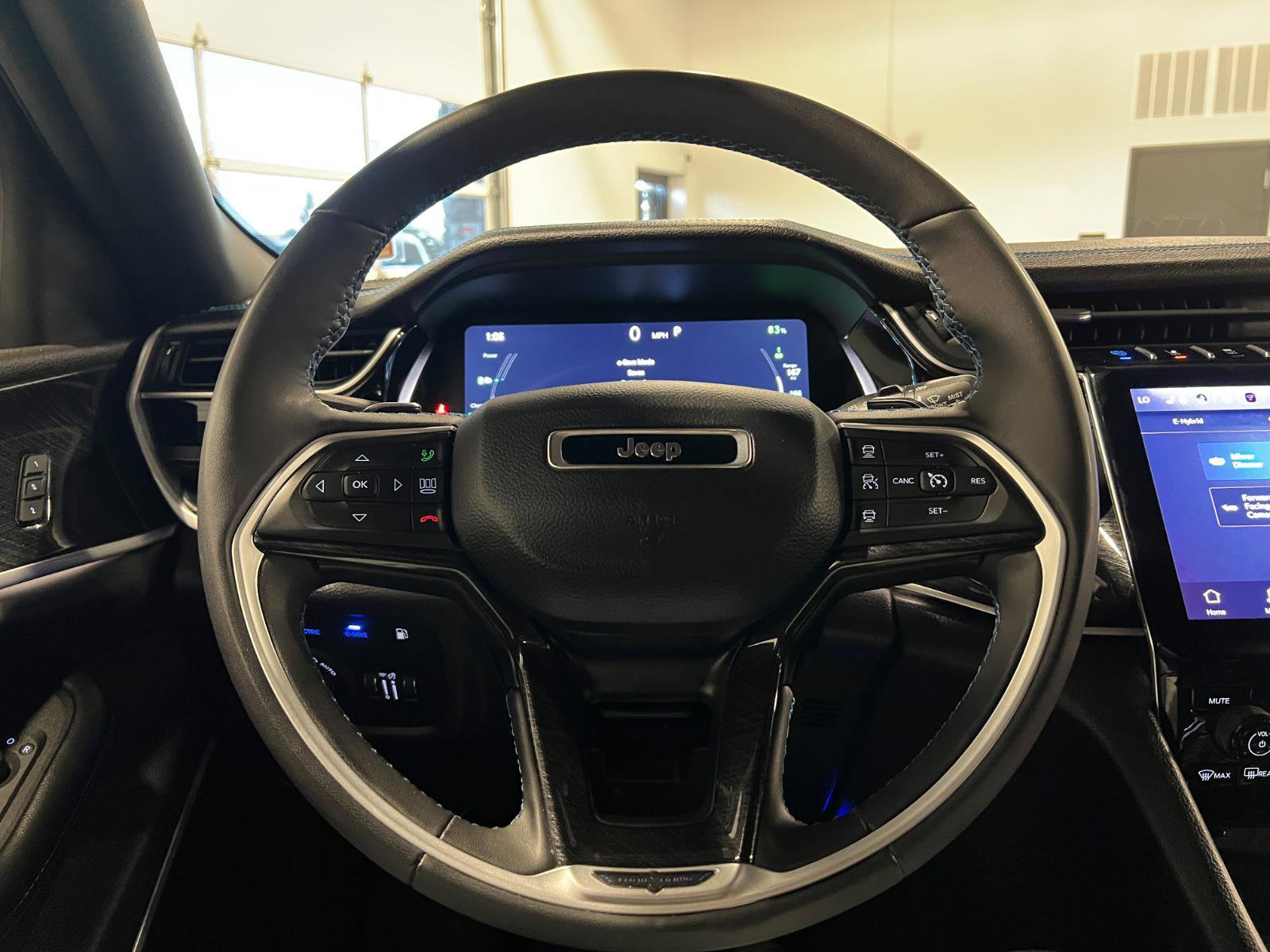 Used 2024 Jeep Grand Cherokee Trailhawk image 11