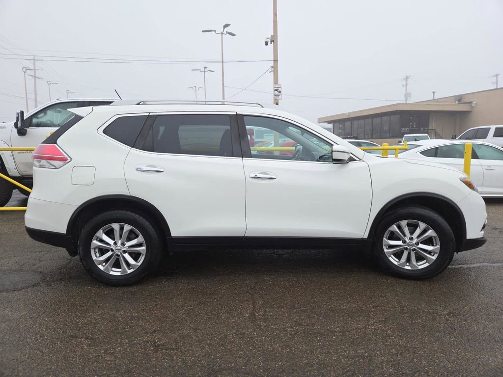 Used 2016 Nissan Rogue SV image 14