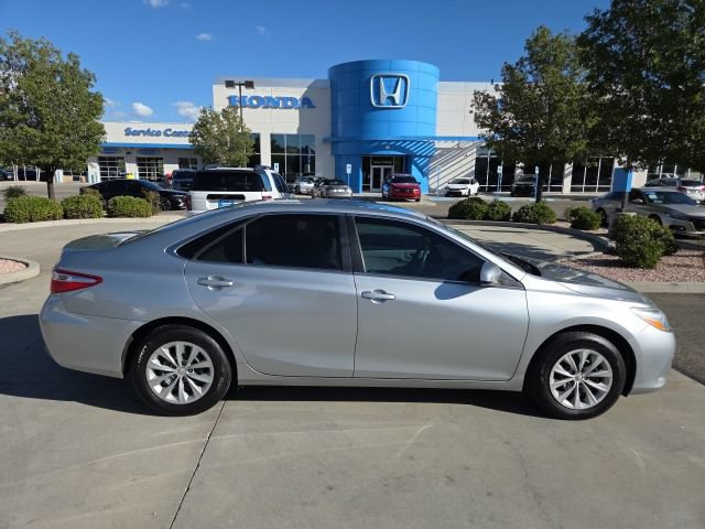 Used 2017 Toyota Camry LE FWD image 4