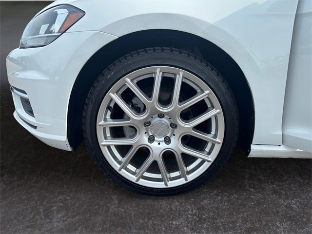 Used 2021 Volkswagen Golf 4-Door image 14