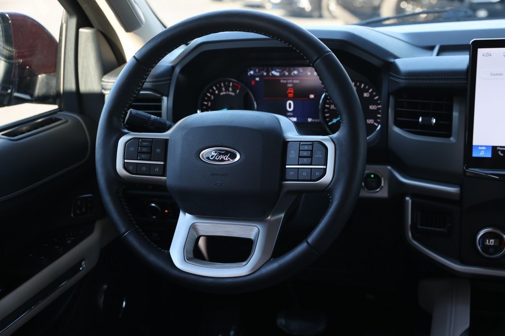 Used 2024 Ford Expedition XLT RWD image 31