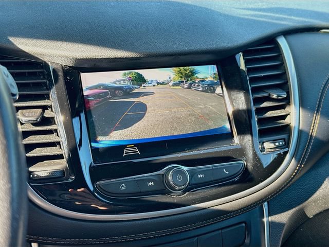 Used 2020 Chevrolet Trax LT w/ LT Convenience Package AWD/4WD image 18