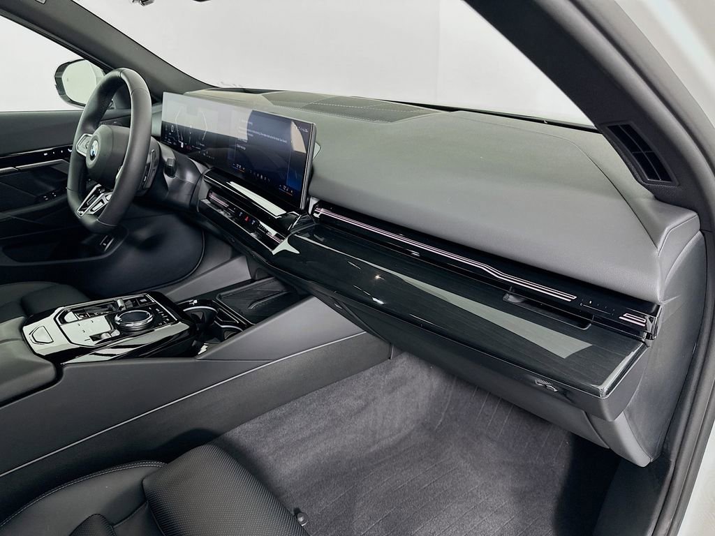 Used 2025 BMW 530i w/ M Sport Package image 29