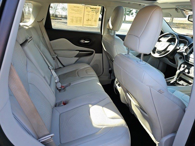 Used 2021 Jeep Cherokee Latitude Lux w/ Sun & Sound Group image 16