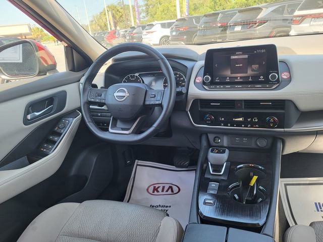 Used 2025 Nissan Rogue SV image 16