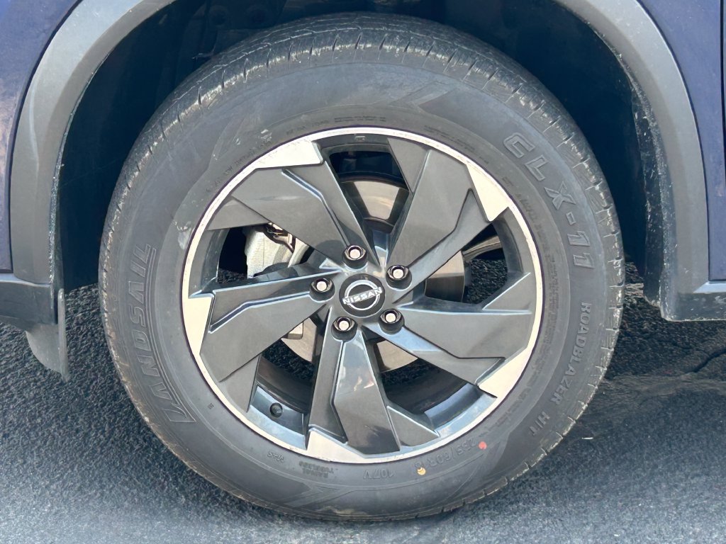 Used 2025 Nissan Rogue SV AWD/4WD image 12