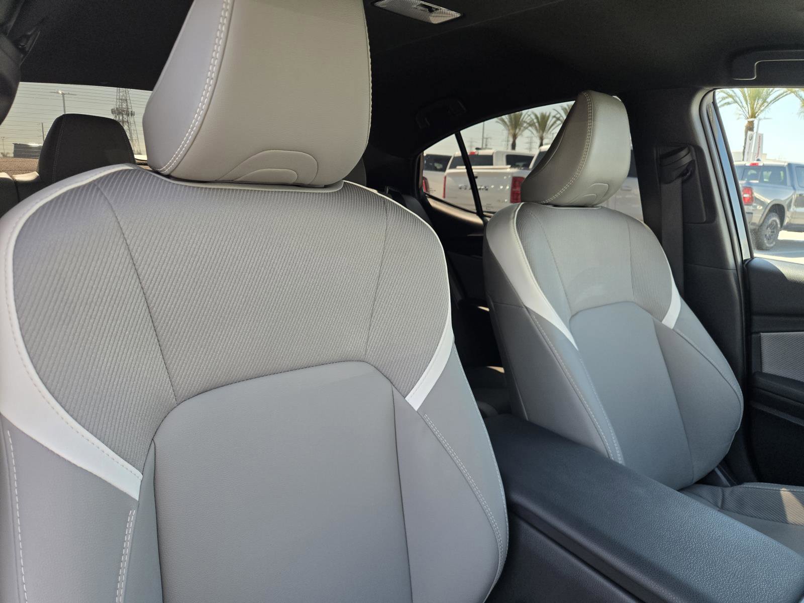 Used 2025 Toyota Camry SE w/ Convenience Package FWD image 31