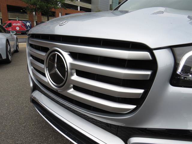 Used 2025 Mercedes-Benz GLS 450 4MATIC w/ AMG Line Exterior image 28