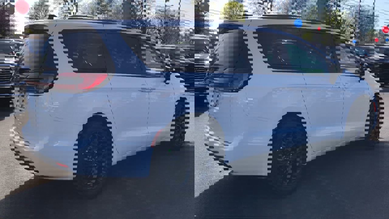 New 2026 Chrysler Pacifica Select image 8