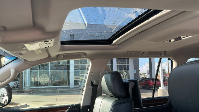 Used 2017 Lexus LX 570 4WD w/ Luxury Package image 17