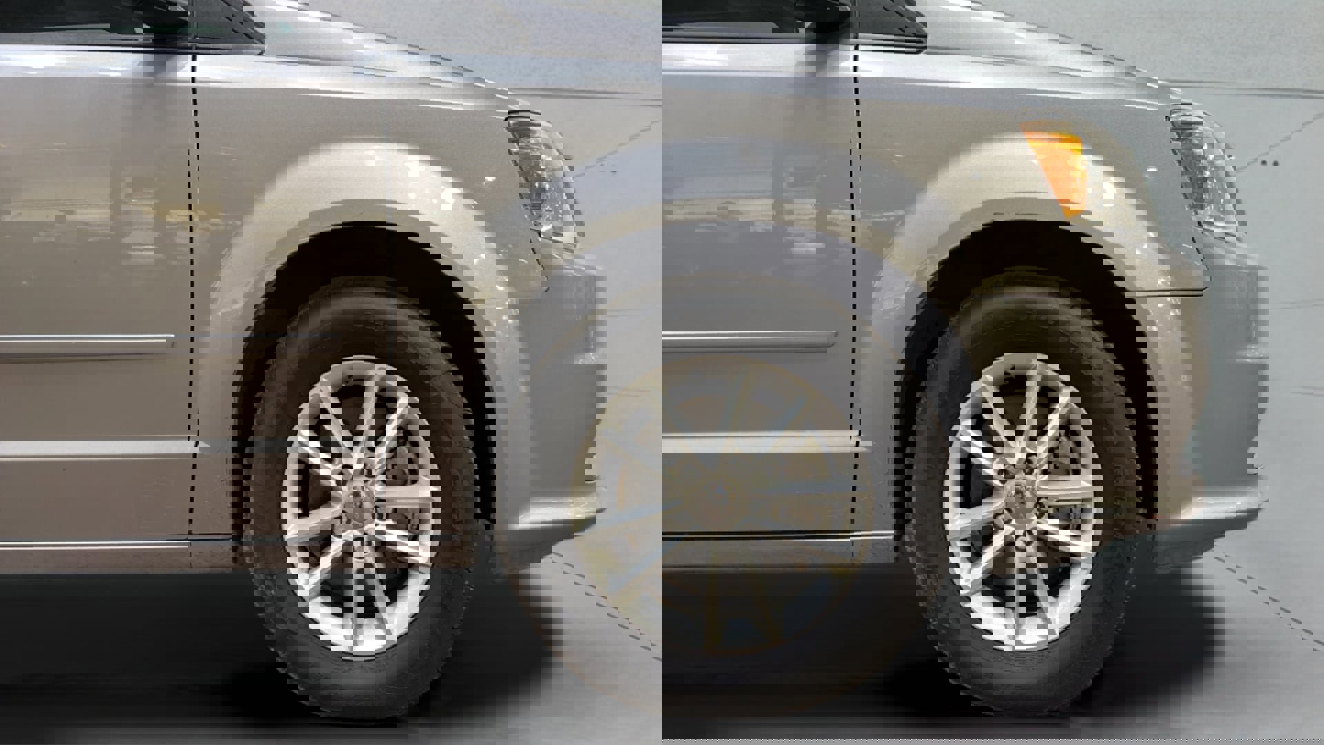 Used 2016 Dodge Grand Caravan SXT w/ Rear Park Assist Package image 33