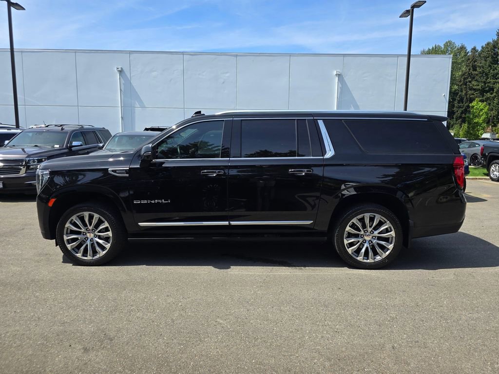 Used 2023 GMC Yukon XL Denali w/ Denali Reserve Package AWD/4WD image 2