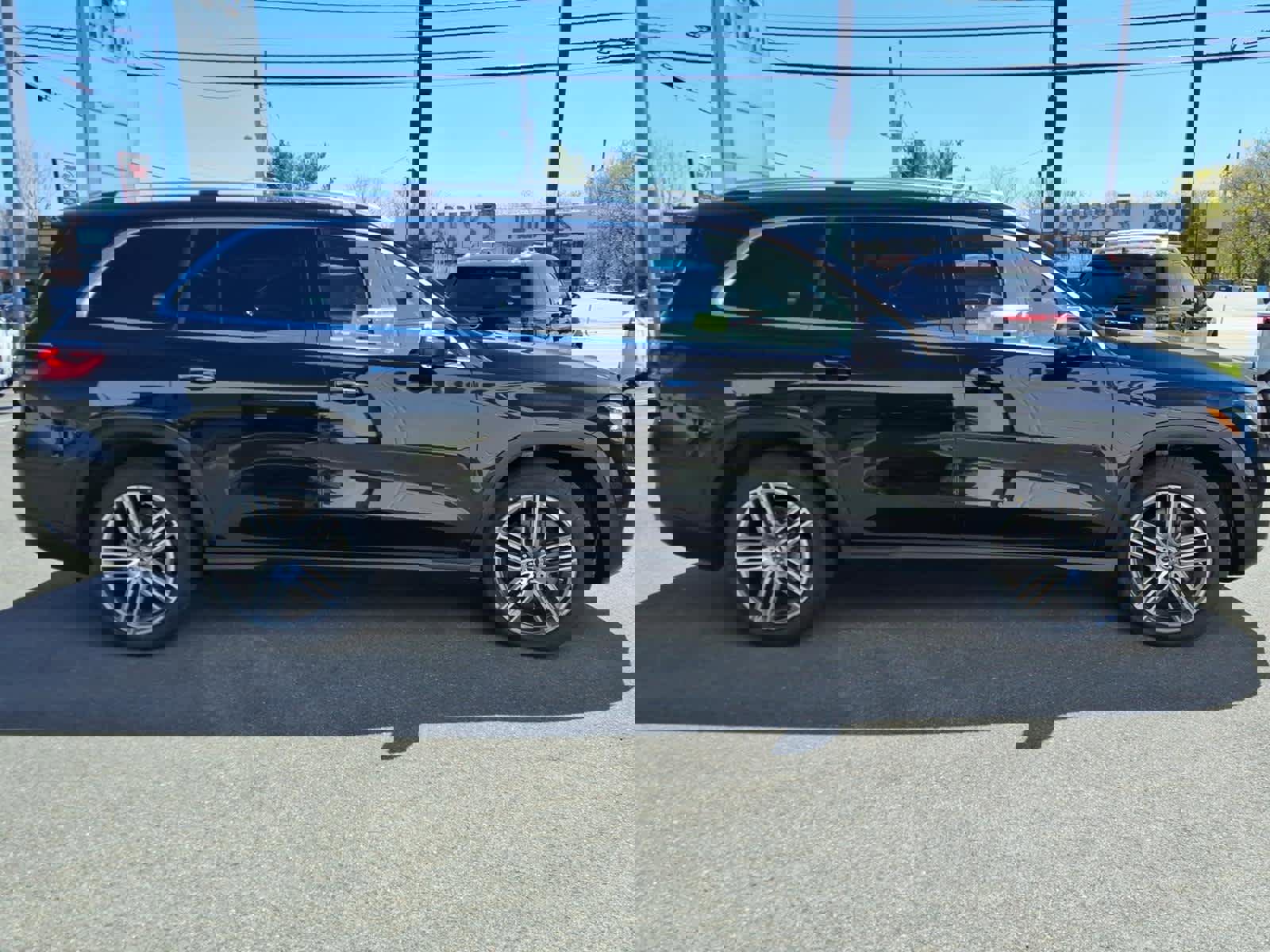 Used 2025 Mercedes-Benz GLS 450 4MATIC image 4