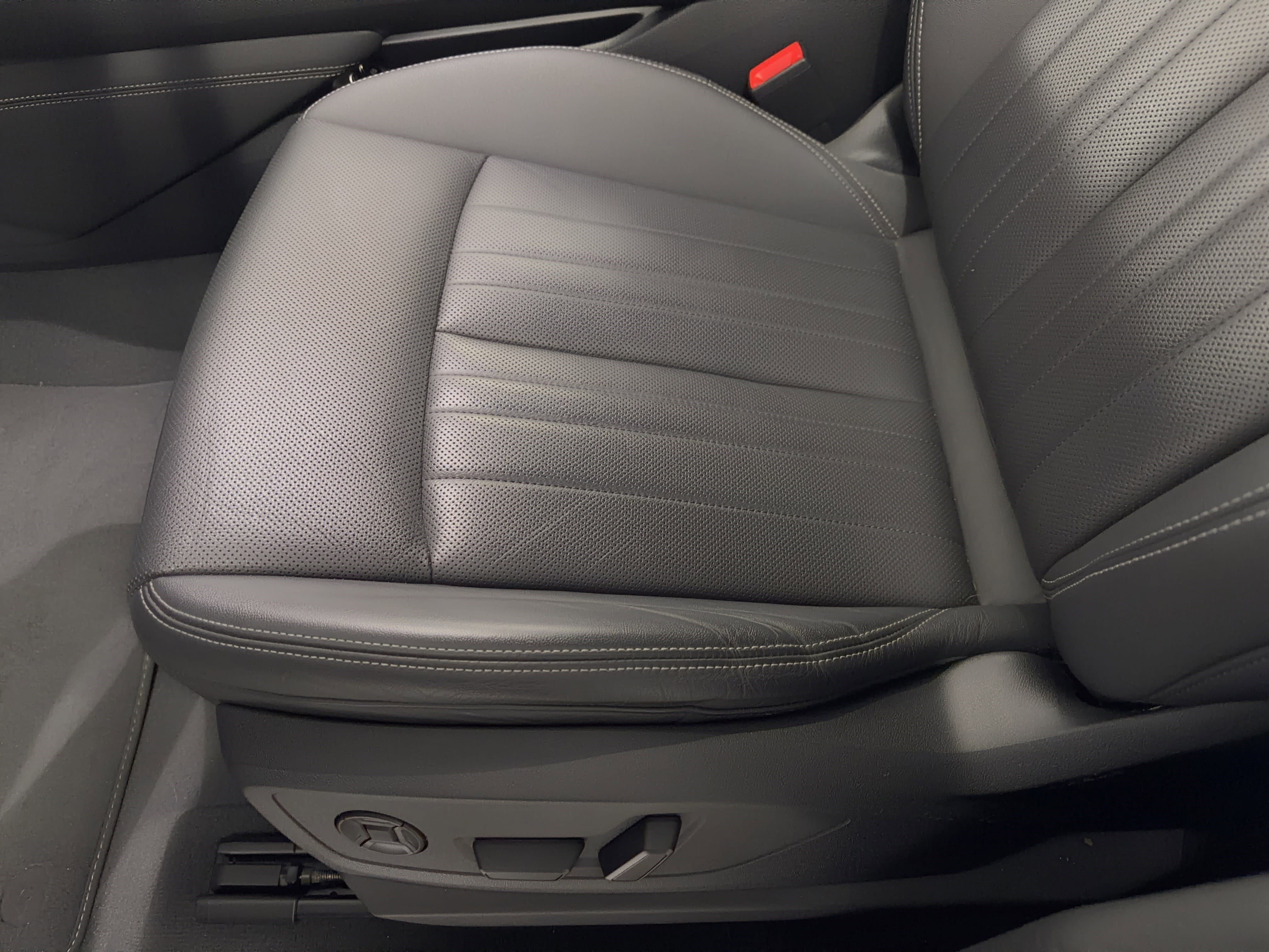 Used 2023 Audi e-tron Premium Plus w/ Premium Plus Package image 16